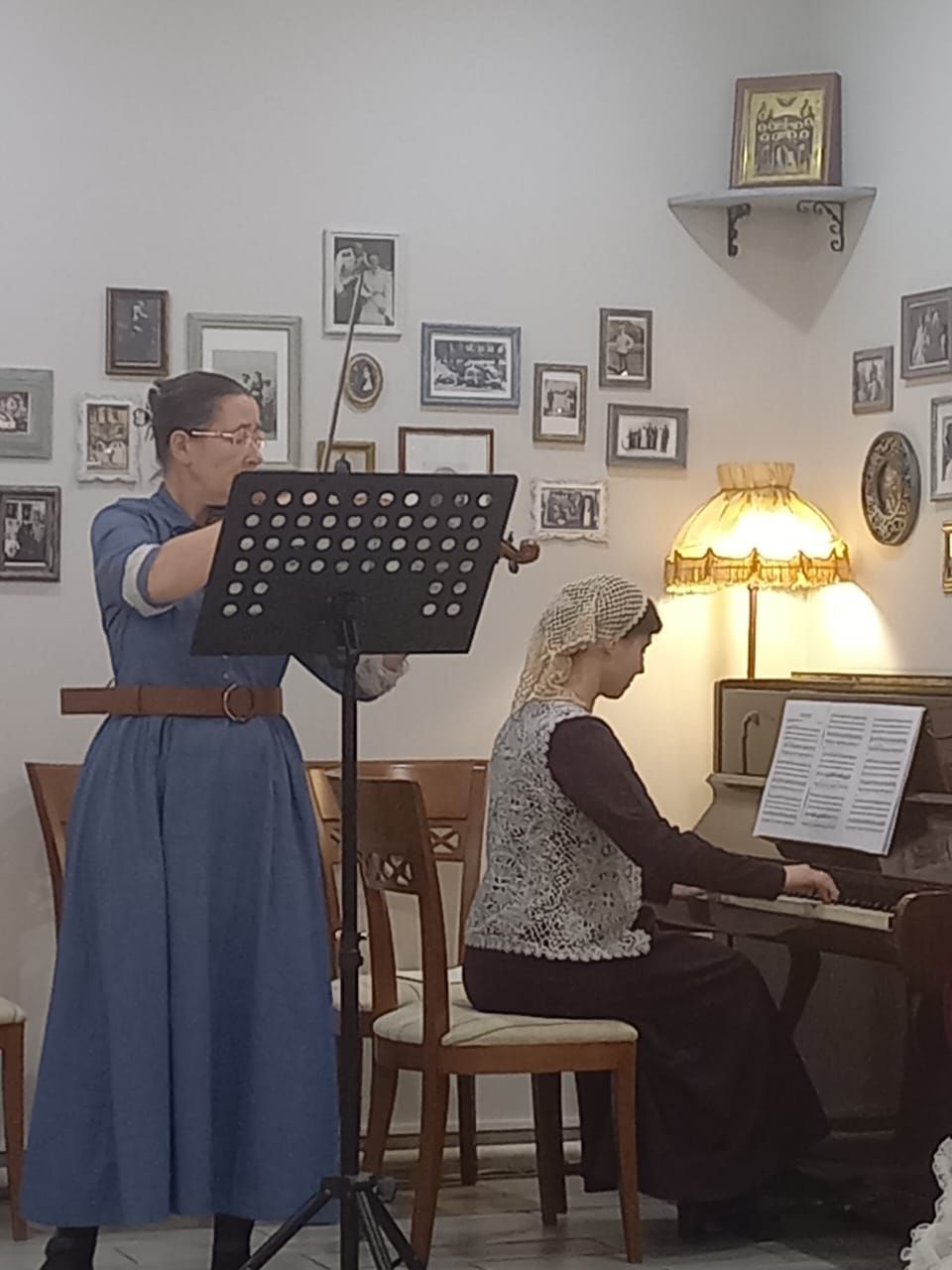 Дополнительное фото 11 к статье: Епархиальный бал ко Дню матери