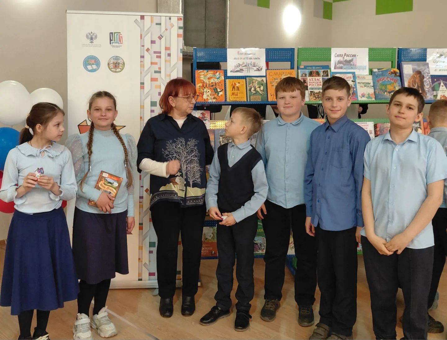 Дополнительное фото 5 к статье: Гимназисты на открытии Недели детско-юношеской книги