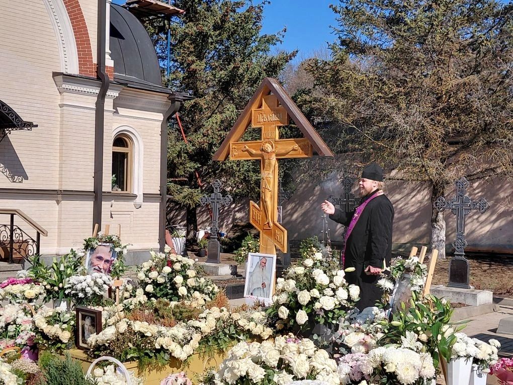 Дополнительное фото 2 к статье: Панихида в Оптино